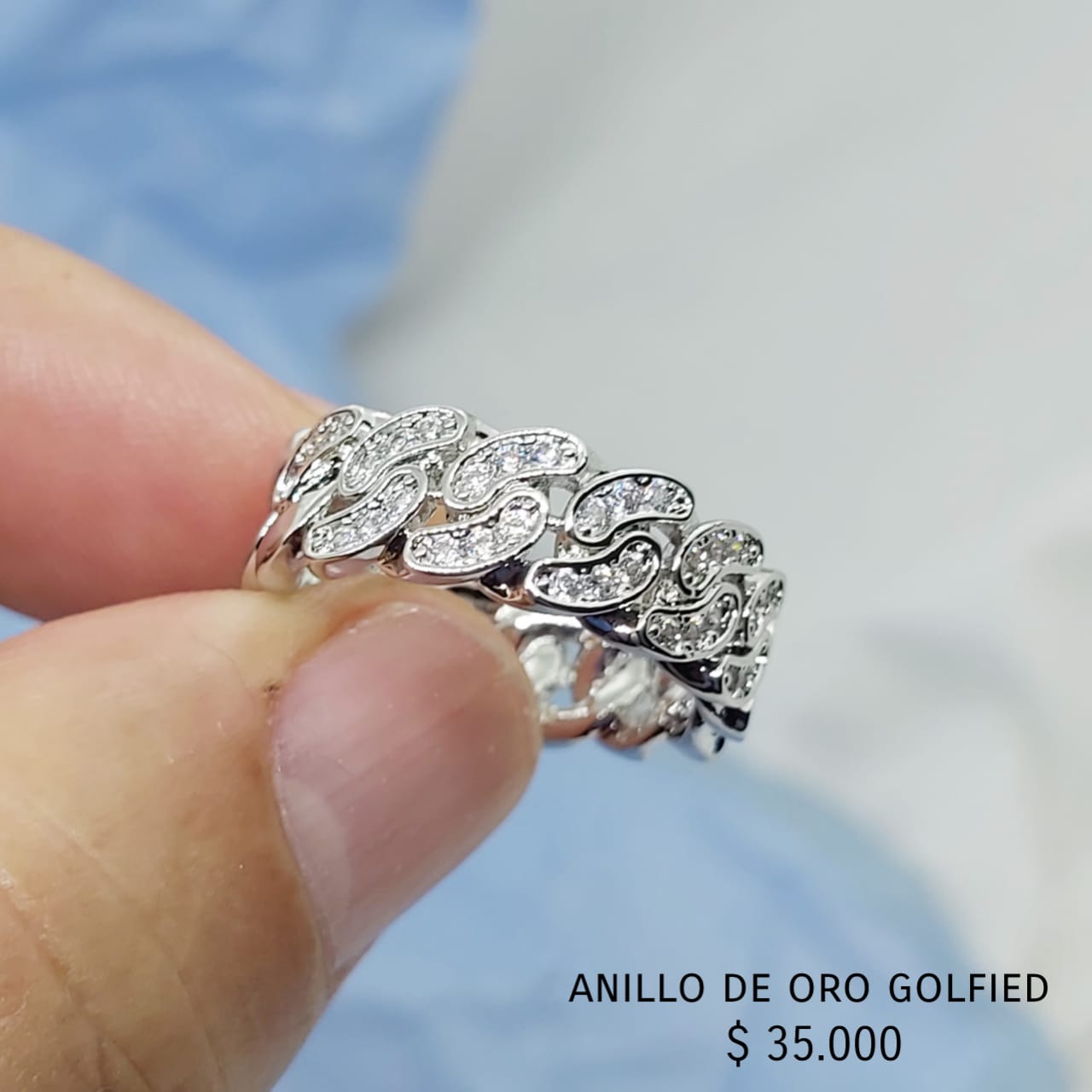 Anillo de oro golfield