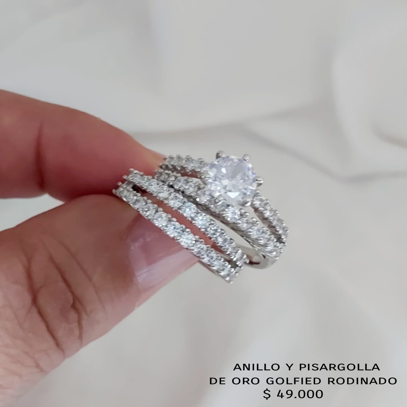 Anillo y pisargolla de oro golfield rodinado