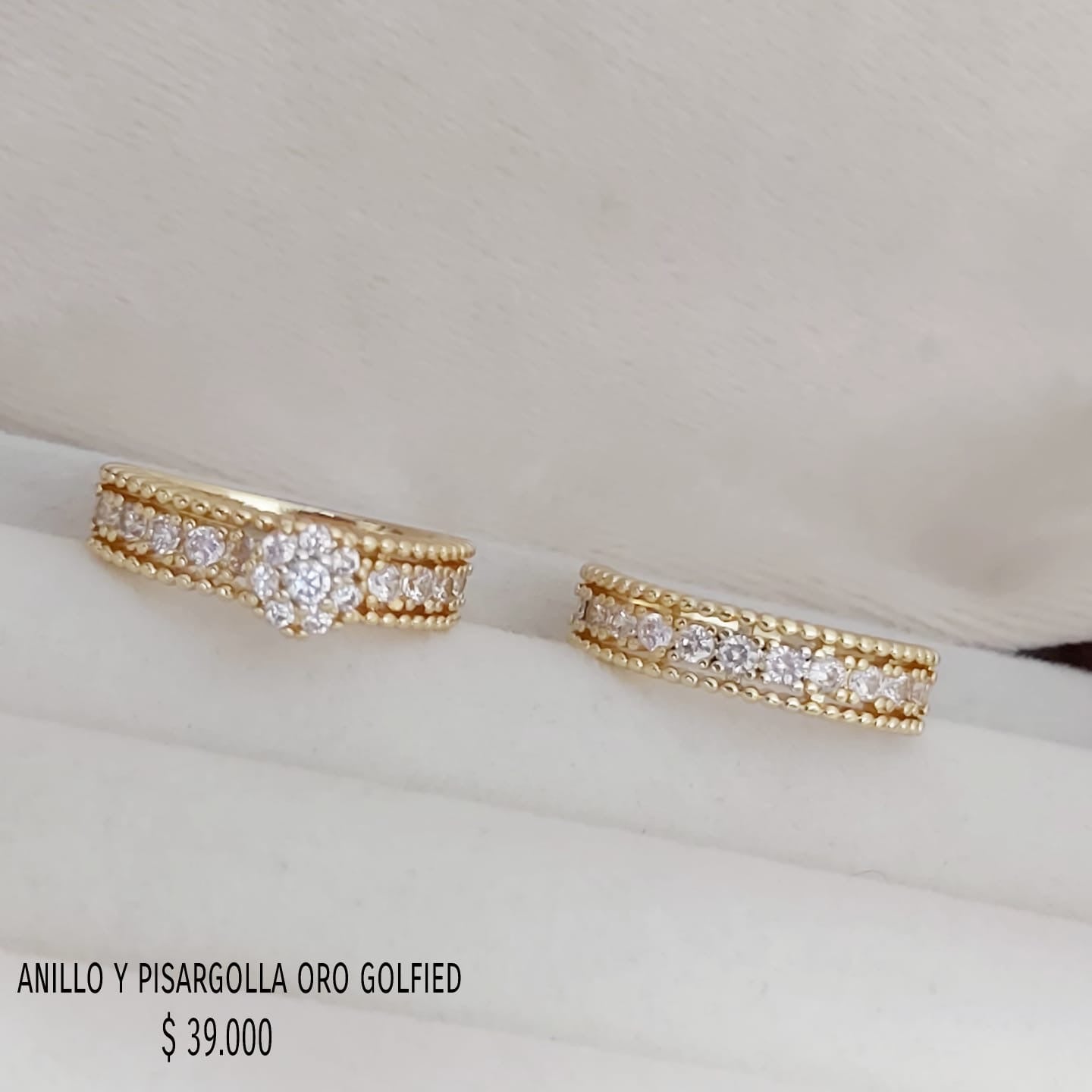 Anillo y pisargolla de oro golfield