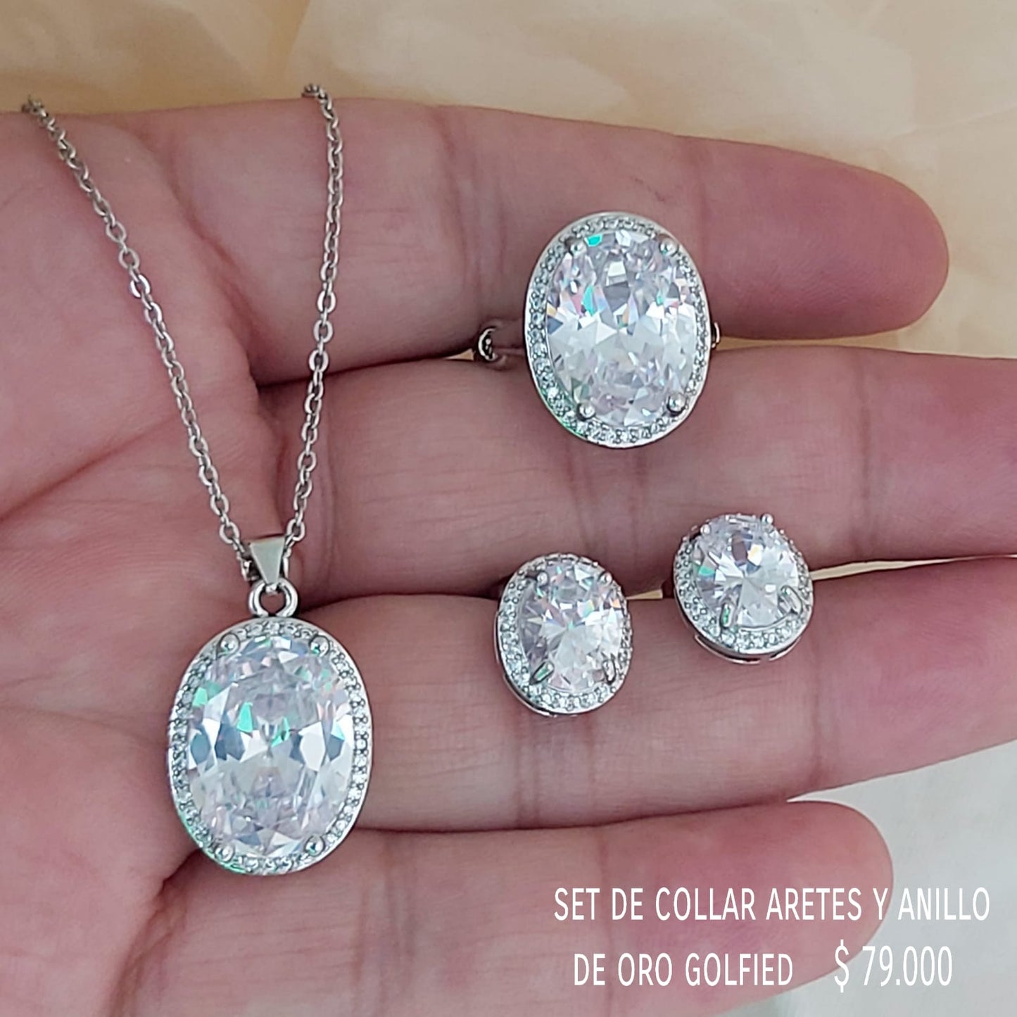 Set de collar aretes y anillo de oro golfield