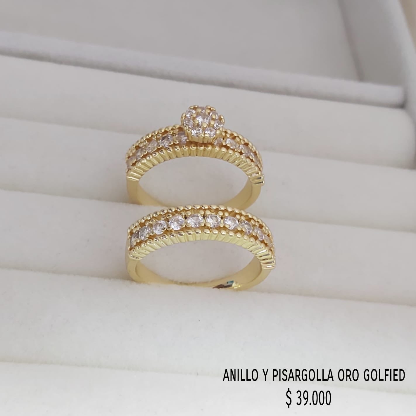 Anillo y pisargolla de oro golfield