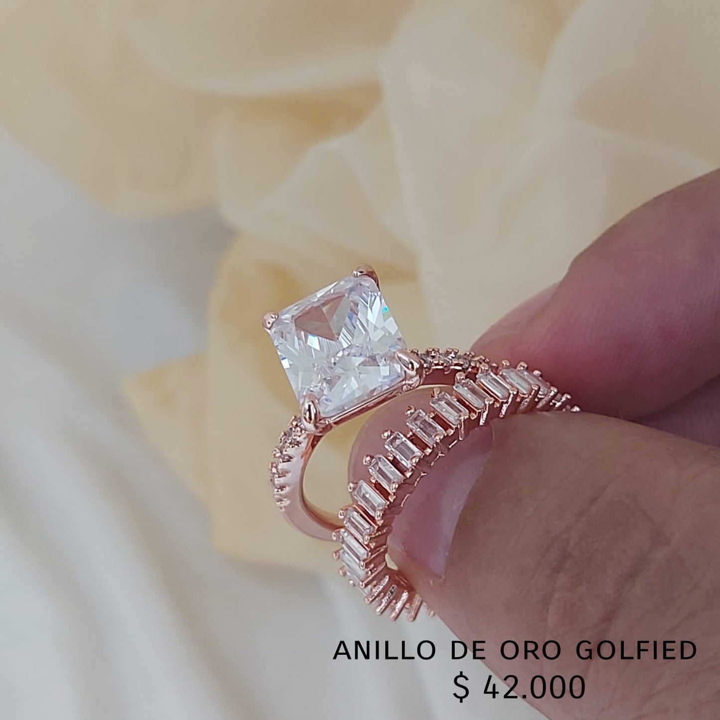 Anillo y pisargolla de oro golfield