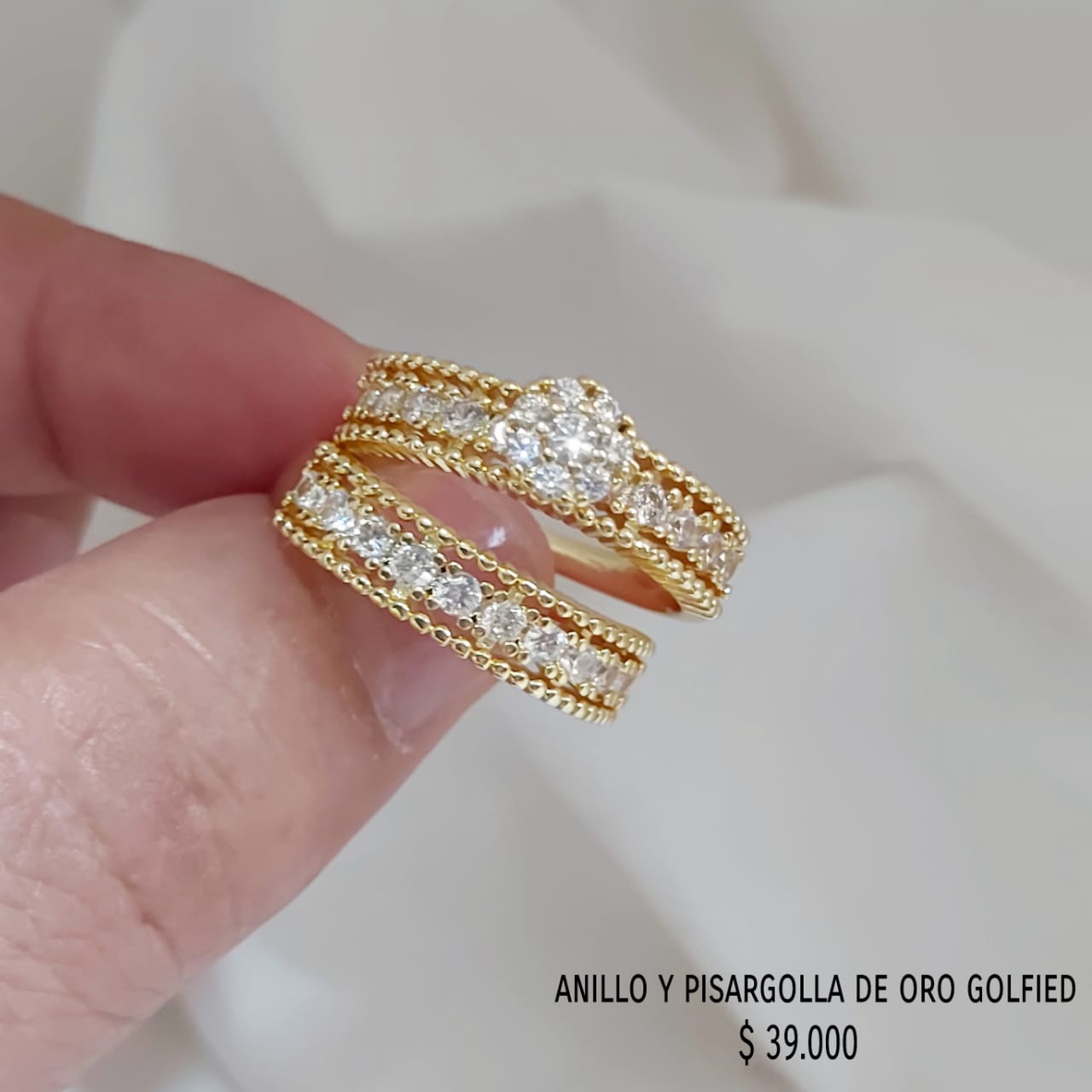 Anillo y pisargolla de oro golfield