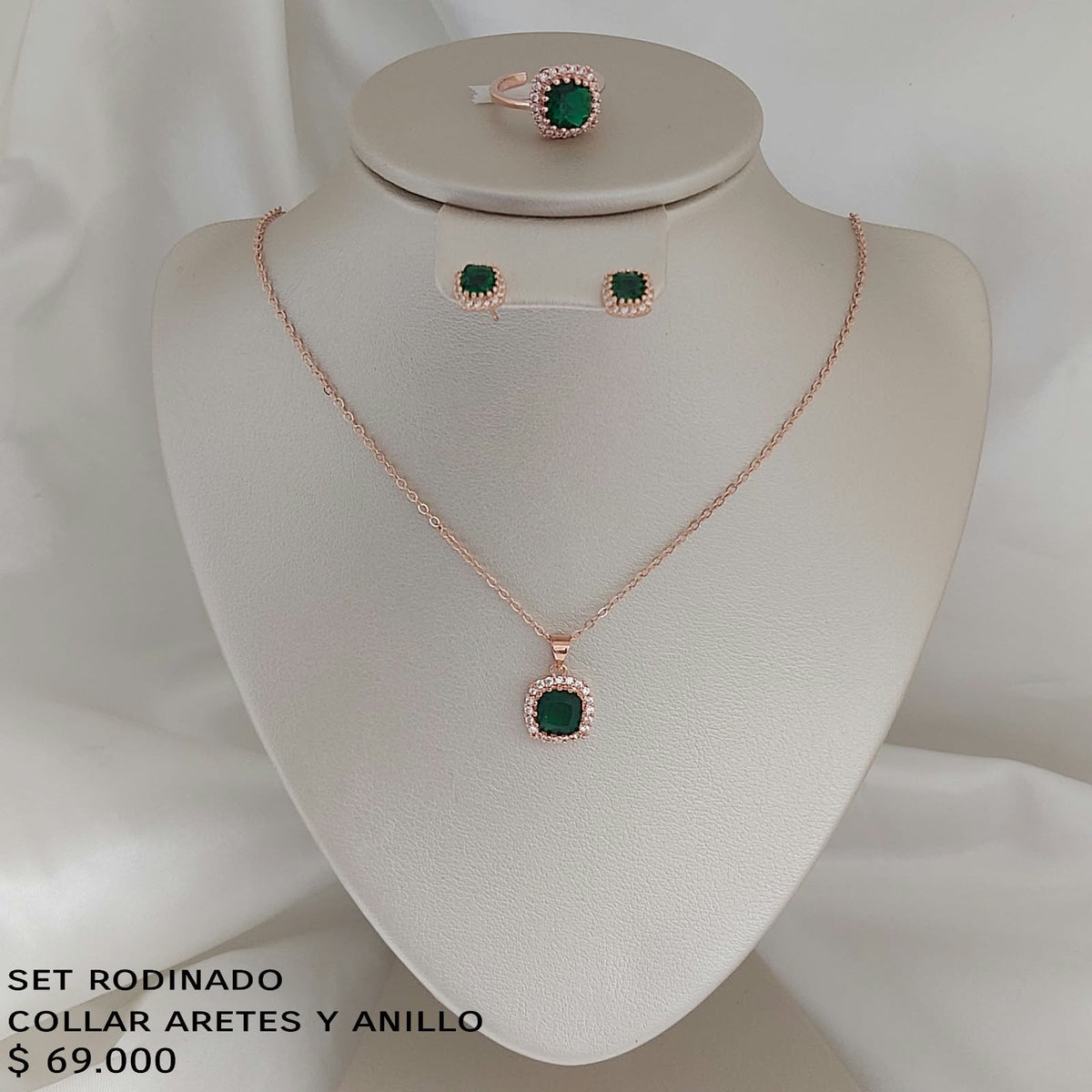 Set de collar aretes y anillo de oro golfield