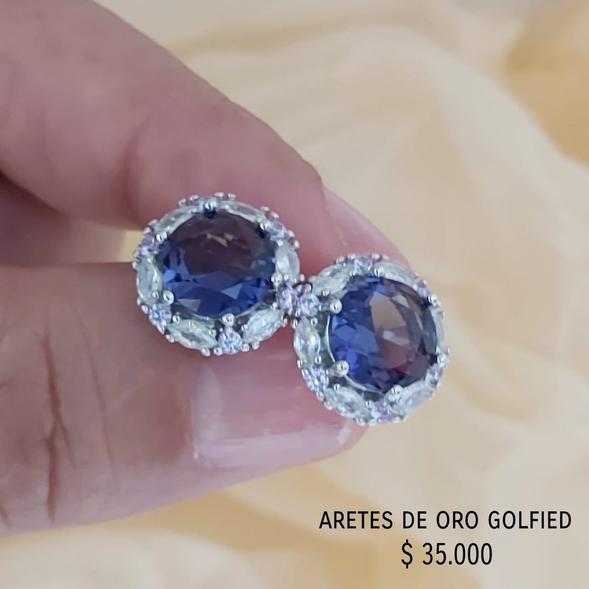 Aretes de oro golfied