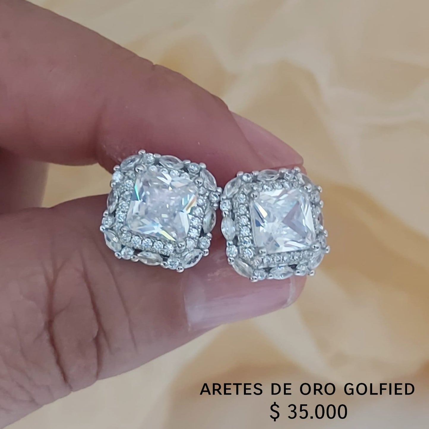 Aretes de oro golfied