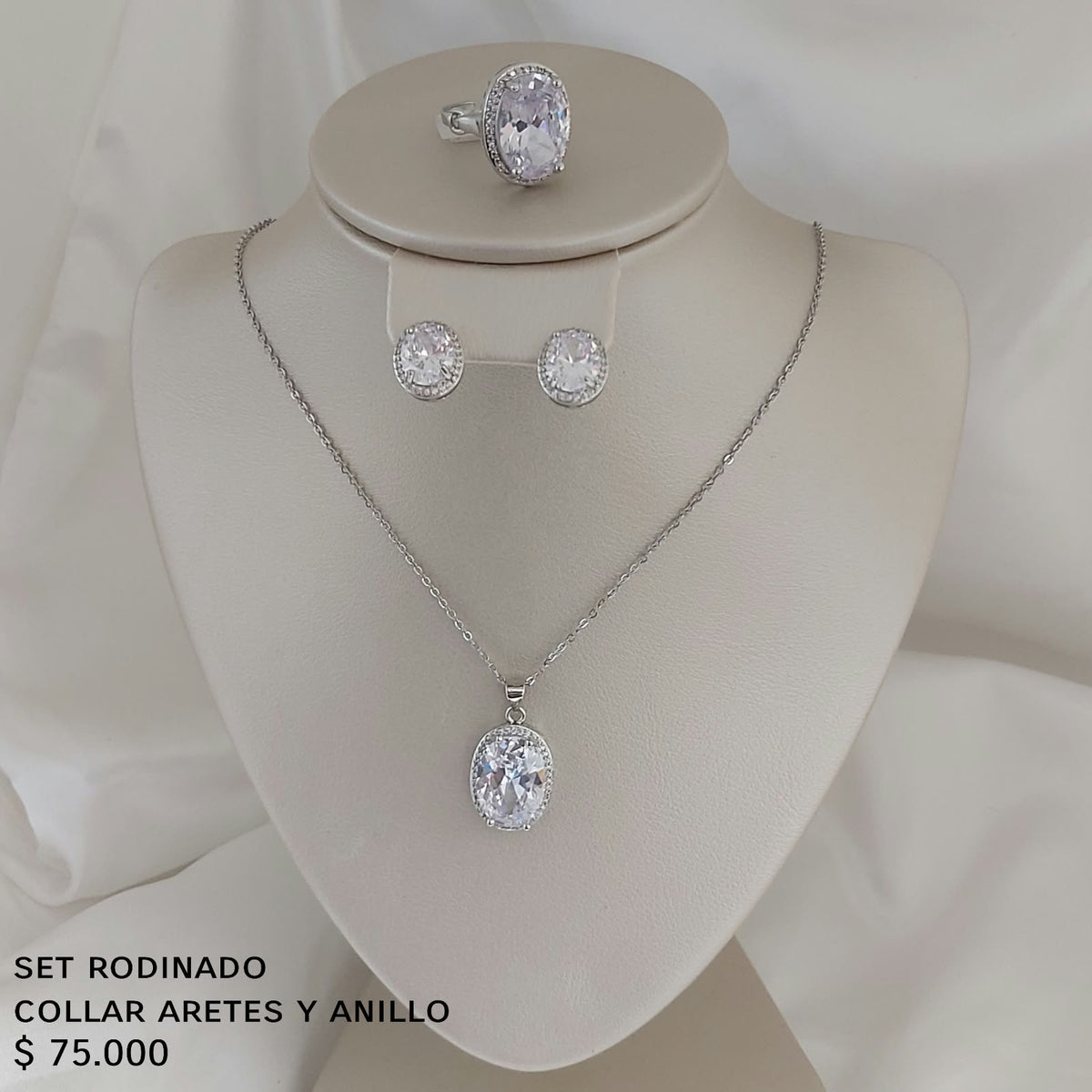 Set de collar aretes y anillo de oro golfield