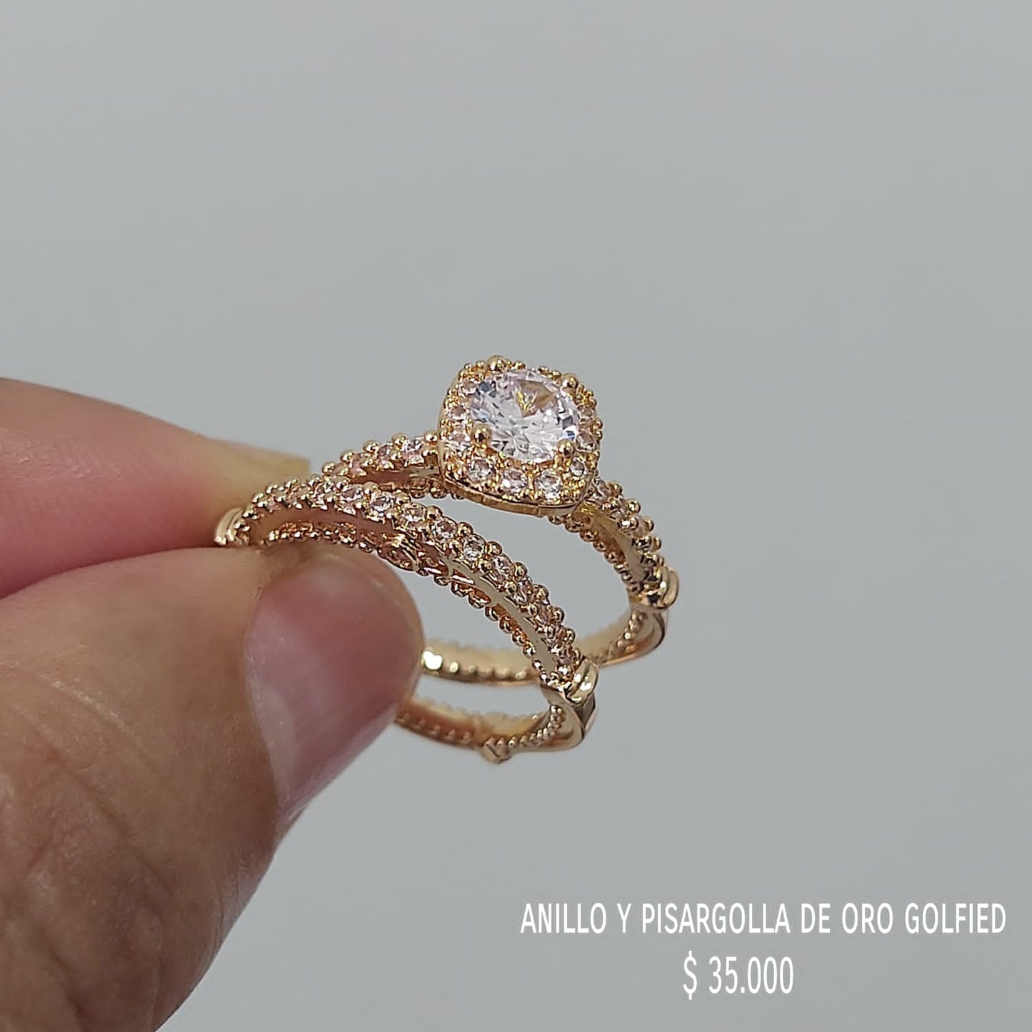 Anillo y pisargolla de oro golfield