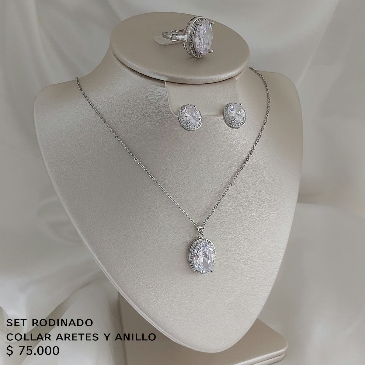 Set de collar aretes y anillo de oro golfield