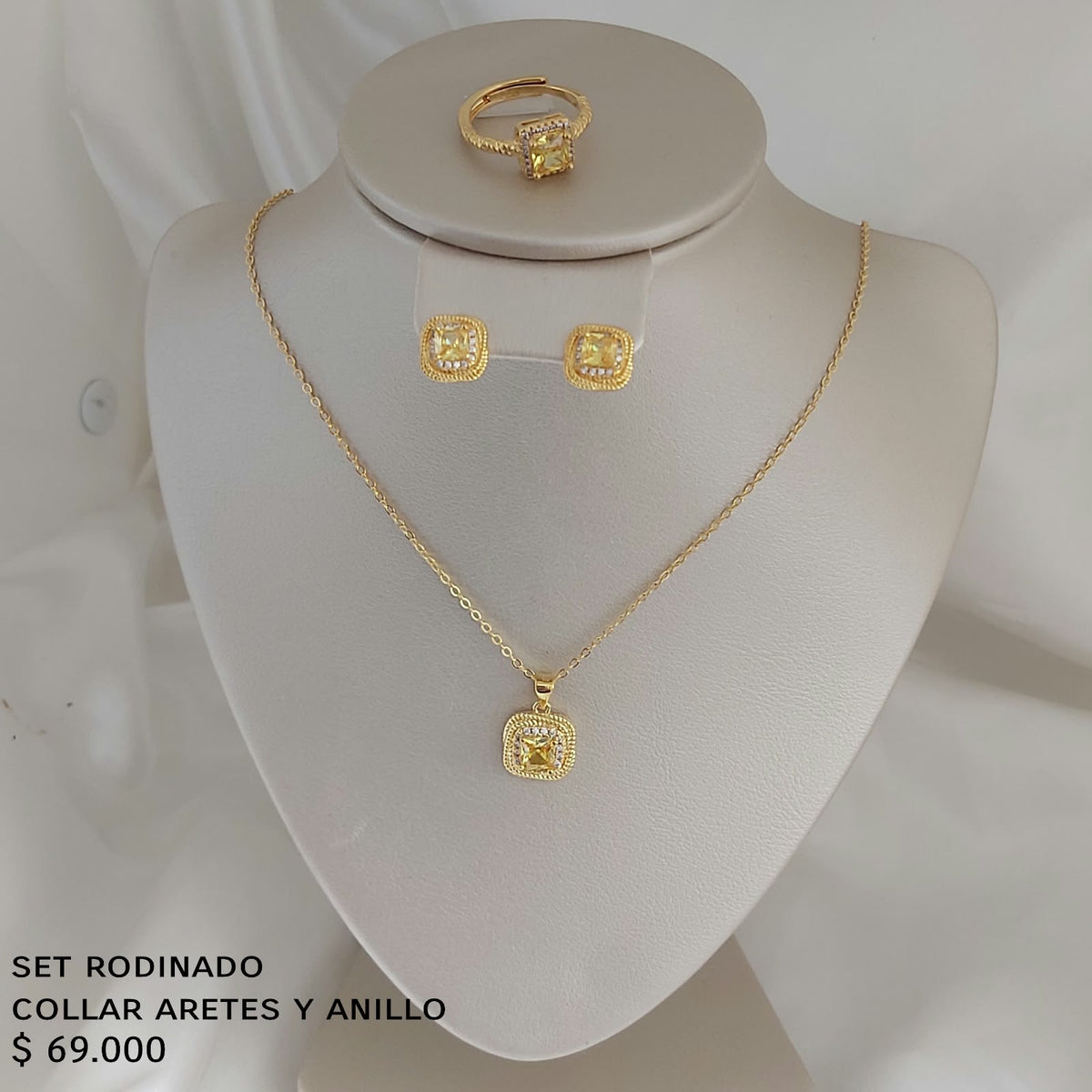 Set de collar aretes y anillo de oro golfield