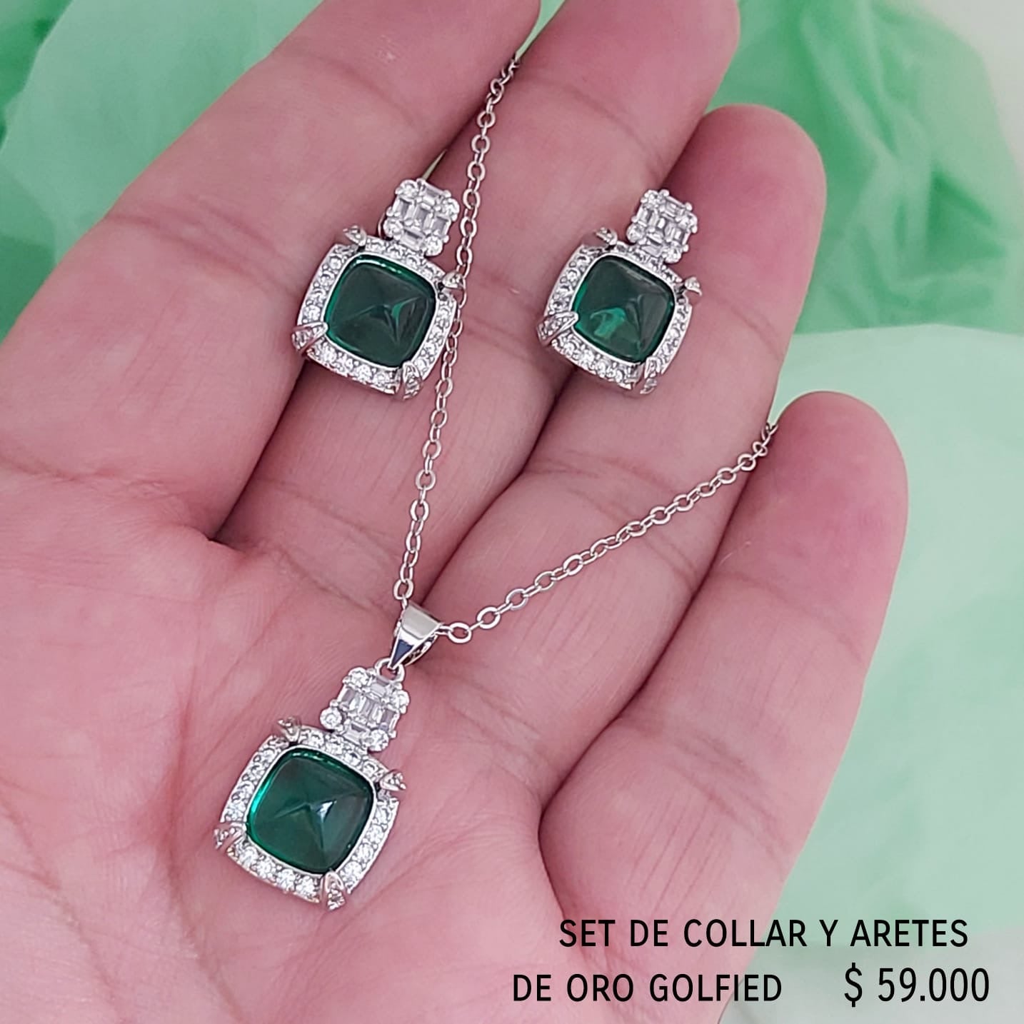 Set de collar y aretes de oro golfield
