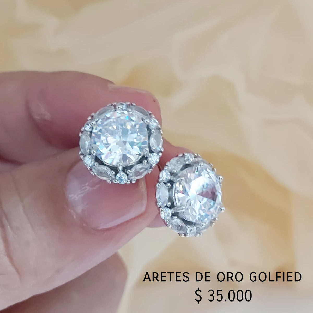 Aretes de oro golfied